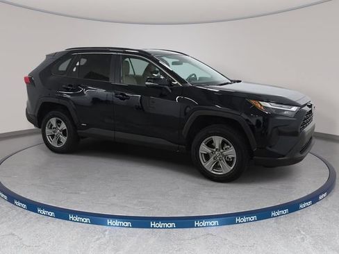 Used 2025 Toyota RAV4 LE AWD/4WD image 4