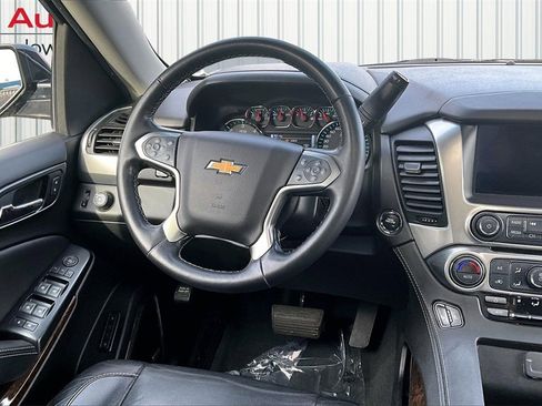 Used 2019 Chevrolet Suburban LT w/ LT Signature Package image 8