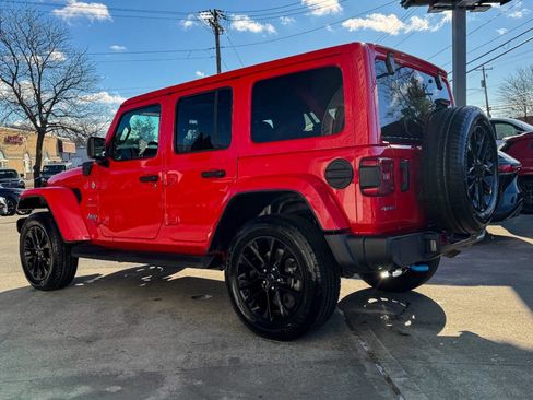 Used 2024 Jeep Wrangler Unlimited Sahara w/ Technology Group image 7