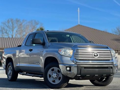 Used 2017 Toyota Tundra SR5 w/ SR5 Upgrade Package AWD/4WD image 3