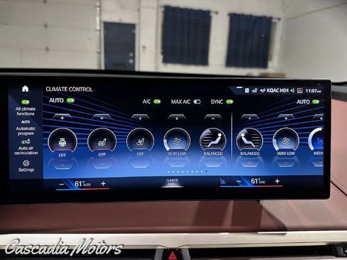 Used 2022 BMW iX xDrive50 w/ Premium Package AWD/4WD image 40