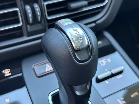 Certified 2026 Porsche Macan AWD/4WD image 26