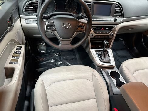 Used 2017 Hyundai Elantra SE image 20
