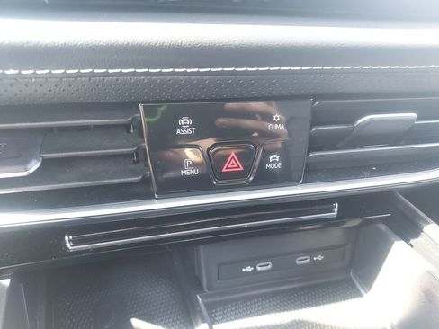 Used 2024 Volkswagen Atlas SEL AWD/4WD image 19