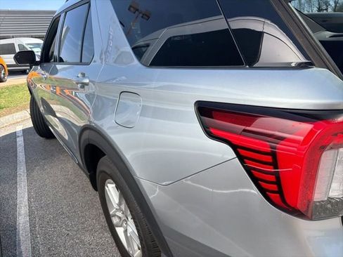 Used 2025 Ford Explorer Active image 19