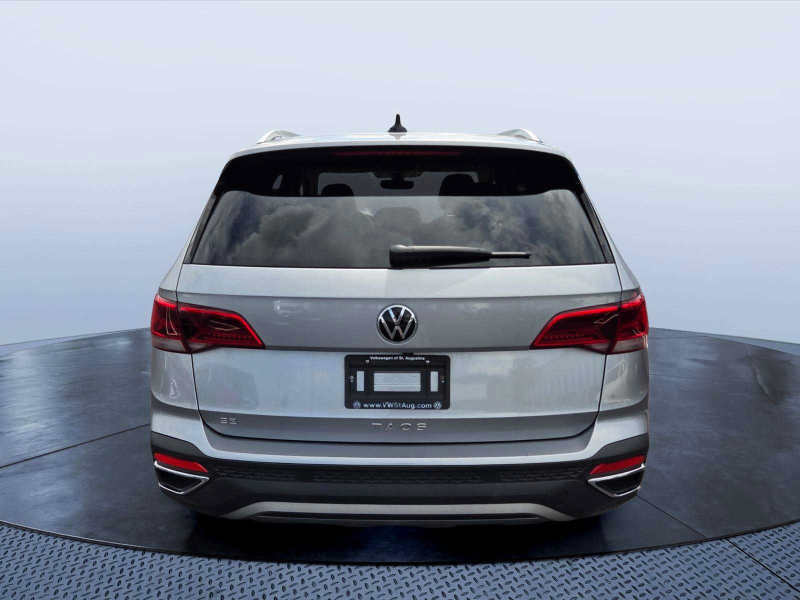Used 2023 Volkswagen Taos SE FWD image 4