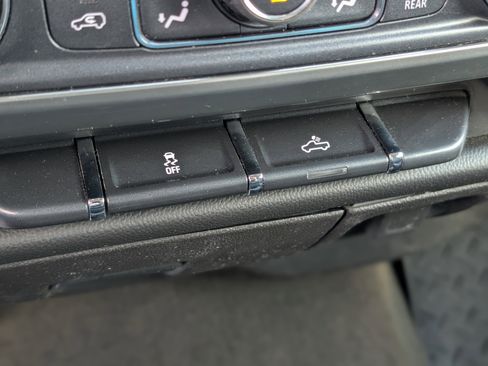 Used 2018 Chevrolet Silverado 1500 LT w/ All Star Edition image 17