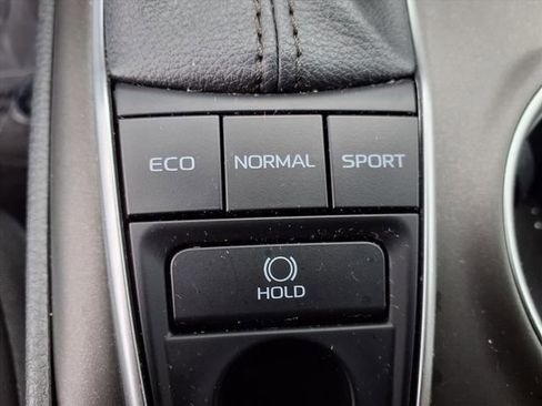 Used 2022 Toyota Camry XLE w/ Navigation Package FWD image 24