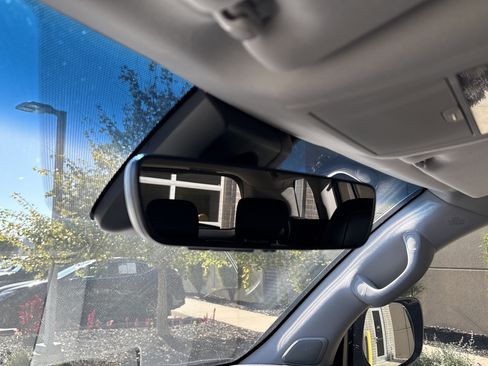 Used 2017 Lexus LX 570 4WD w/ Luxury Package image 27