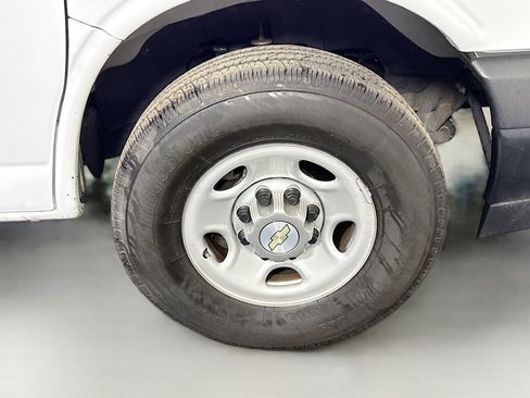 Used 2021 Chevrolet Express 3500 w/ Driver Convenience Package image 27