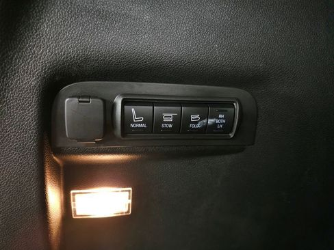 Used 2018 Ford Explorer Platinum image 9