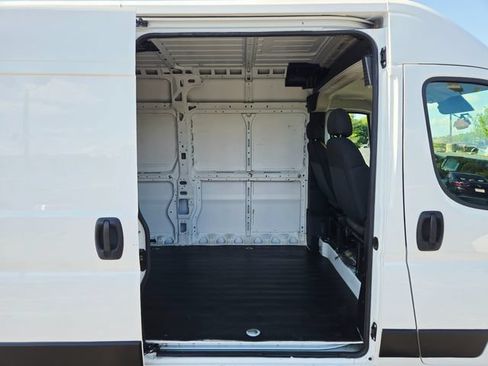 Used 2023 RAM ProMaster 2500 FWD image 9