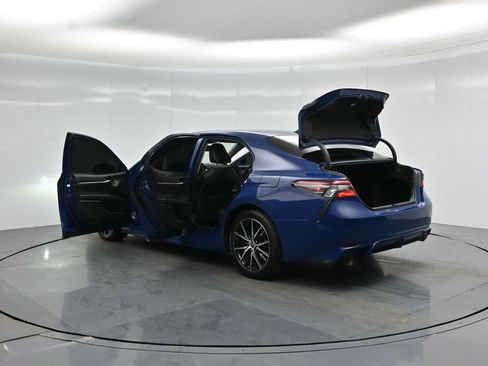 Used 2023 Toyota Camry SE w/ Cold Weather Package image 33