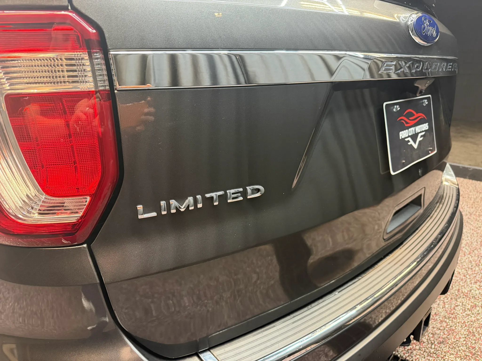Used 2019 Ford Explorer Limited w/ Class III Trailer Tow Package FWD image 6