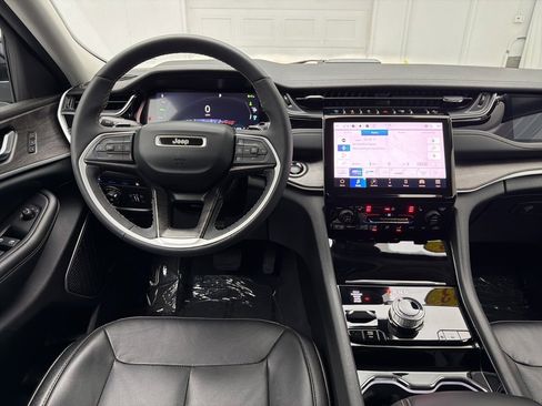 Used 2023 Jeep Grand Cherokee 4WD 4xe image 17