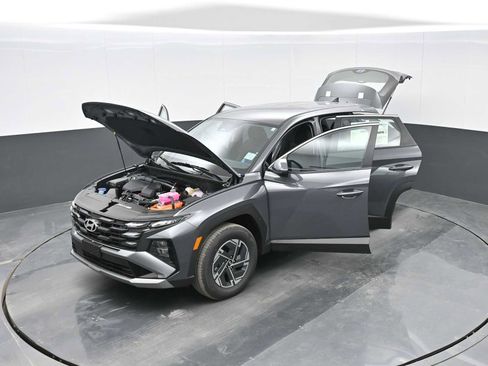 New 2026 Hyundai Tucson Blue SE image 40