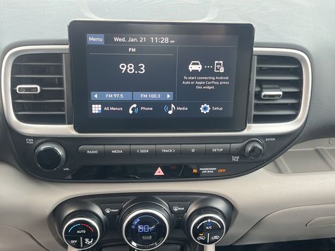 Used 2023 Hyundai Venue SEL image 26