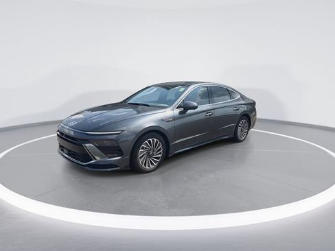 Certified 2025 Hyundai Sonata Limited FWD image 4