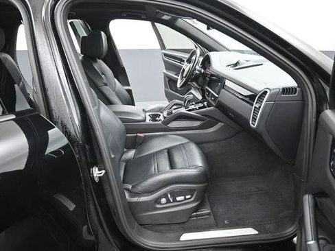 Used 2020 Porsche Cayenne AWD/4WD image 35