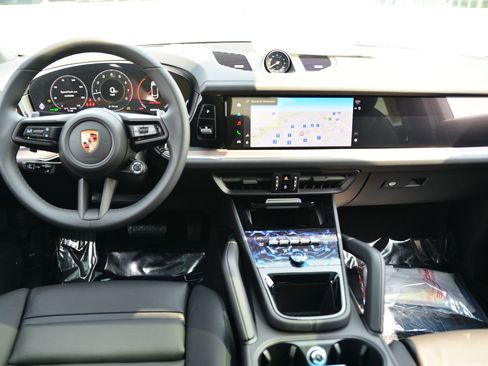 Certified 2026 Porsche Cayenne Coupe AWD image 16