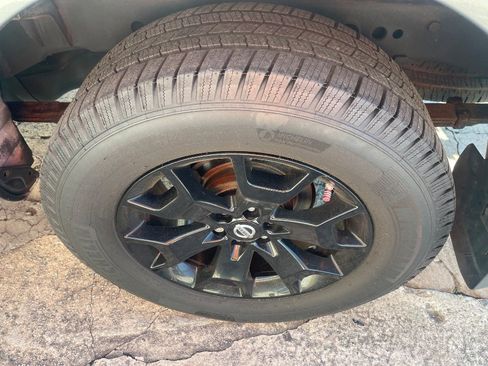 Used 2018 Nissan Frontier SV w/ Value Truck Package image 11