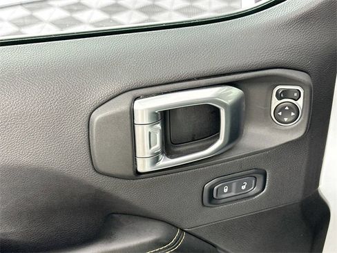 Used 2024 Jeep Wrangler Unlimited Sahara image 24