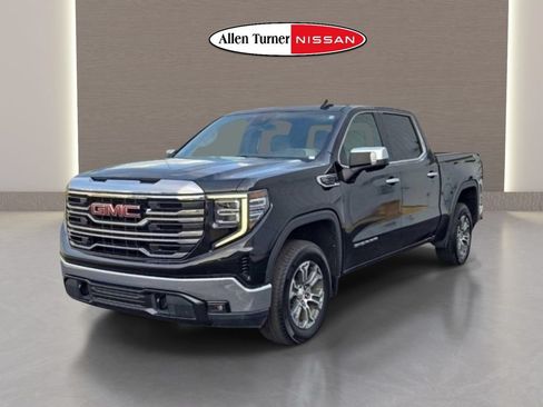Used 2025 GMC Sierra 1500 SLT AWD/4WD image 3