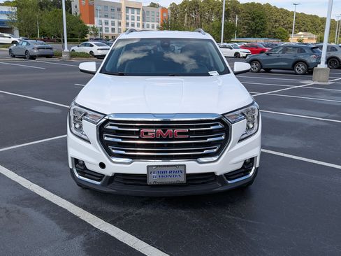 Used 2024 GMC Terrain SLT AWD/4WD image 8
