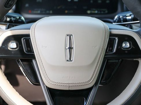 Used 2022 Lincoln Aviator Reserve w/ Equipment Group 201A AWD/4WD image 10