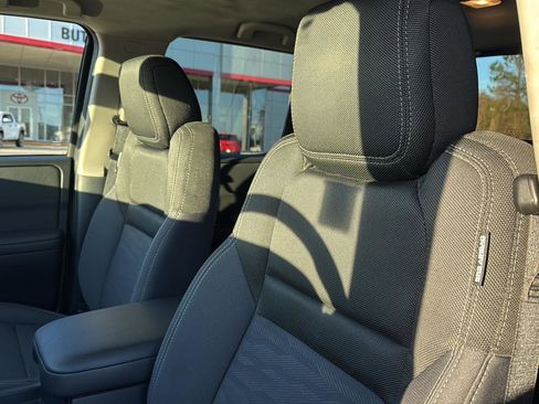 Used 2024 Nissan Frontier SV w/ SV Convenience Package image 26