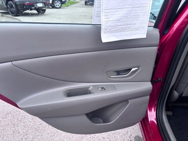 Used 2025 Hyundai Elantra SEL FWD image 38