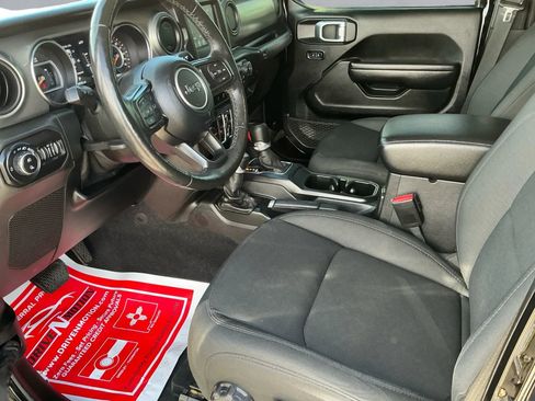 Used 2021 Jeep Gladiator Sport image 12