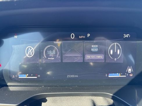 Used 2023 Jeep Grand Cherokee Limited w/ Luxury Tech Group II image 3