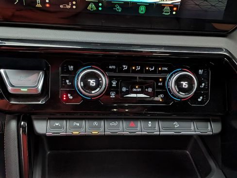 Certified 2025 GMC Sierra 1500 AT4 w/ Technology Package image 30