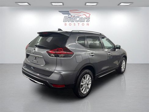 Used 2018 Nissan Rogue SV w/ Sun & Sound Touring Package image 4