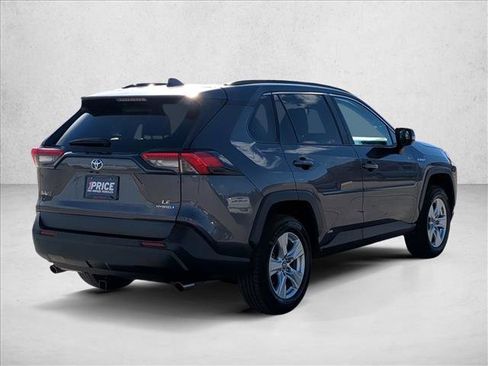 Used 2020 Toyota RAV4 LE image 5