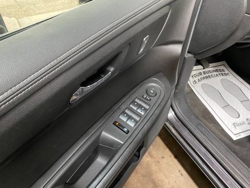 Used 2017 Chevrolet Traverse LT w/ Style and Technology Package image 16