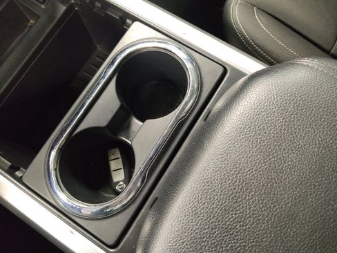 Used 2017 Nissan Titan SV image 26