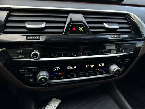 Used 2022 BMW 530i xDrive 530i xDrive w/ Luxury Seating Package image 28