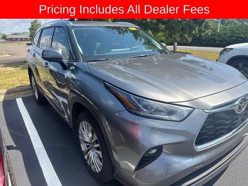 Used 2026 Toyota Highlander Platinum AWD/4WD image 3