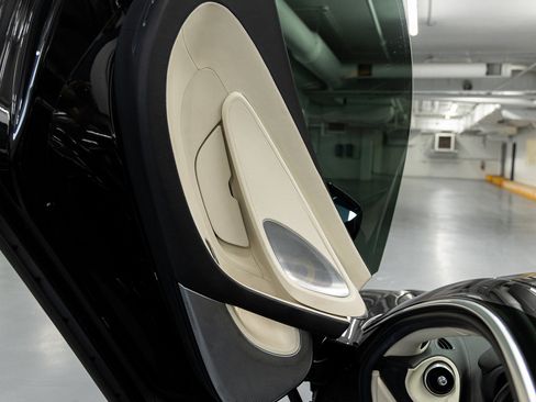 Used 2020 McLaren GT image 23