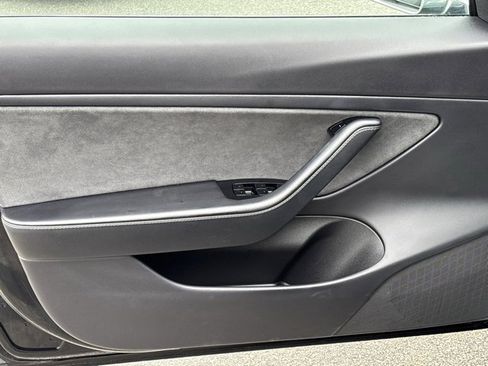 Used 2019 Tesla Model 3 Performance image 12