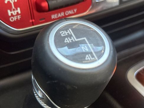Used 2020 Jeep Wrangler Unlimited Rubicon AWD/4WD image 17