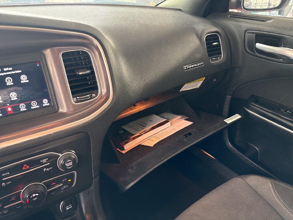 Used 2022 Dodge Charger SXT RWD image 39