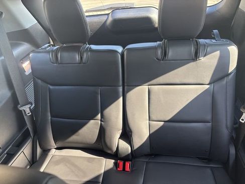 Used 2021 Ford Explorer XLT w/ Equipment Group 202A AWD/4WD image 22