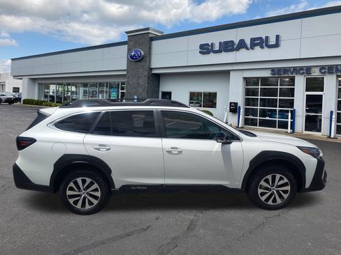 Certified 2025 Subaru Outback Premium AWD/4WD image 8