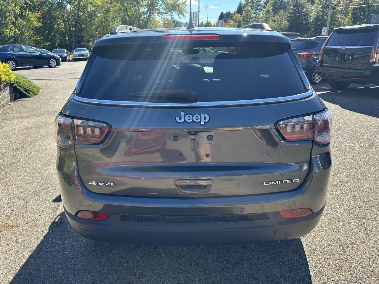 Used 2018 Jeep Compass Limited w/ Safe & Security Group AWD/4WD image 5
