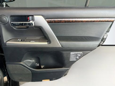 Used 2015 Toyota Land Cruiser AWD/4WD image 28