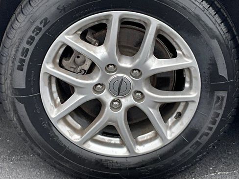 Used 2023 Chrysler Pacifica Touring FWD image 6