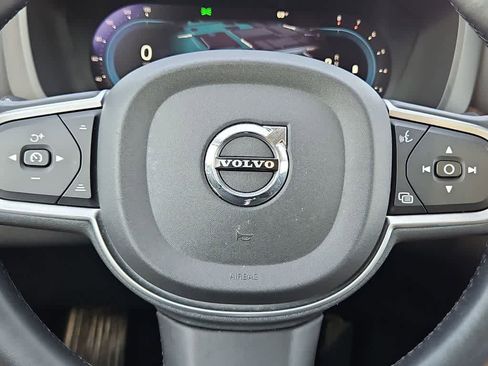 Used 2022 Volvo XC60 B5 Momentum image 25